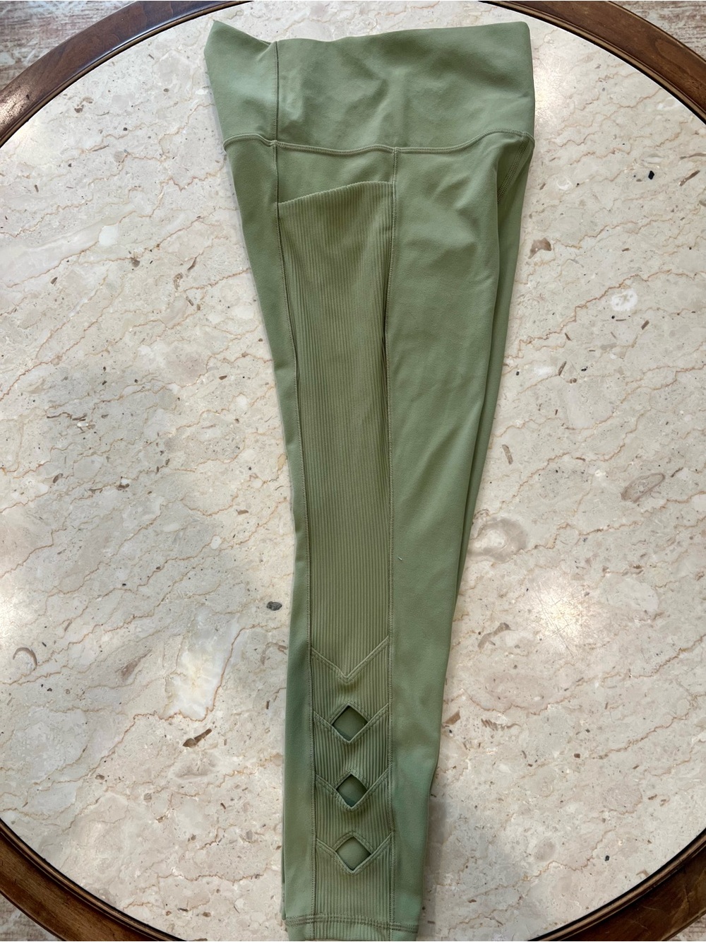 Athleta Salutation Stash Pocket II Cutout 7/8 leggings